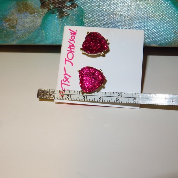 COPY - Betsey Johnson * Heart Stud Earrings *NWT* - Picture 8 of 8
